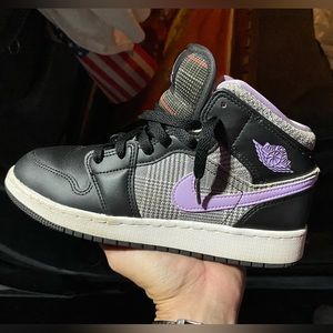 Air Jordan 1 Mid Lilac Houndstooth Size 5.5Y